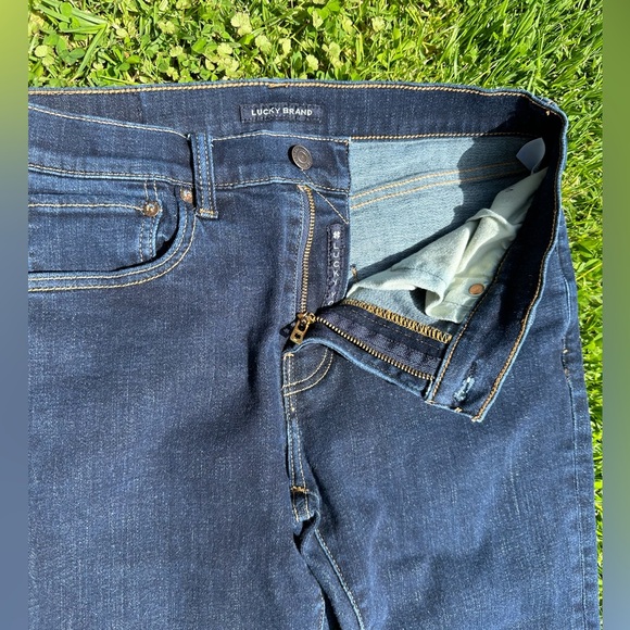 Lucky Brand 223 Straight Jeans - size 30x30 - Picture 5 of 7